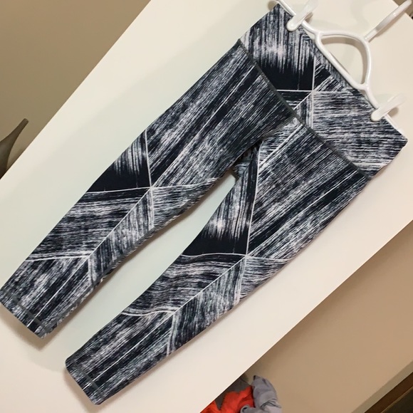 Lululemon Wunder Under Crop - *Full-On Luon - Size 4 - Picture 3 of 8